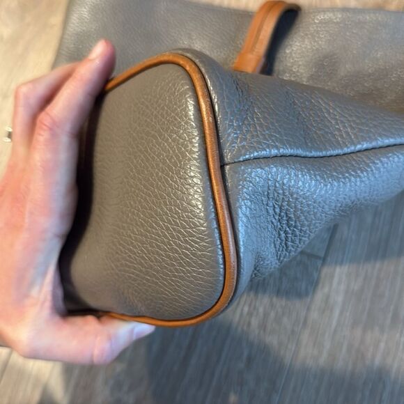 VALENTINA ITALIAN MADE PEBBLED LEATHER GRAY AND TAN BUCKET SHOULDER BAG EUC - Picture 6 of 16